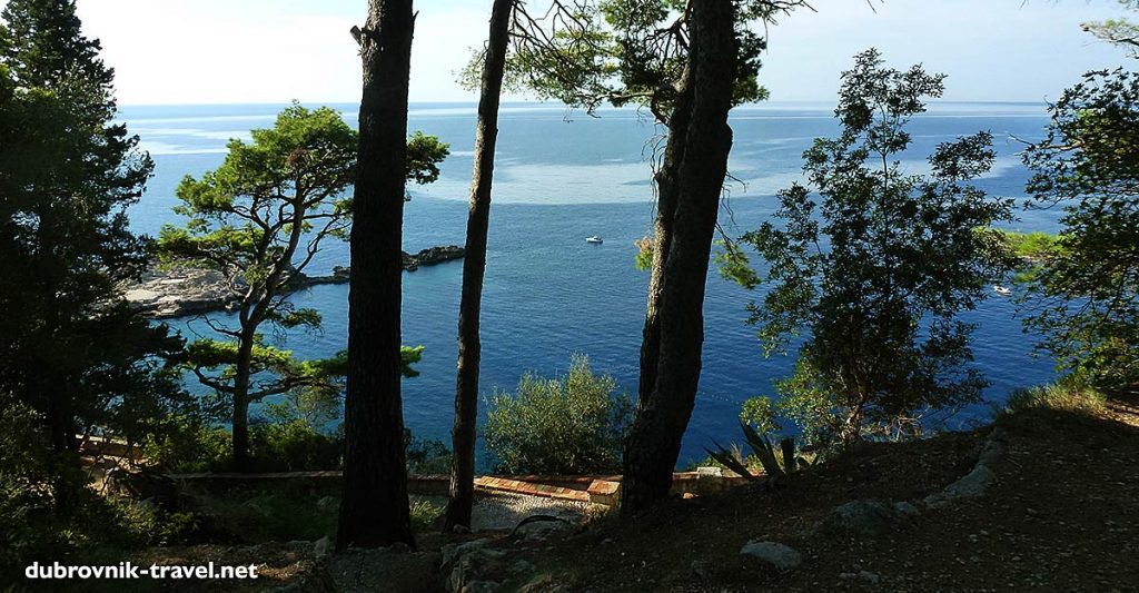 Views from Gradac to south side over Dance bay and over the sea